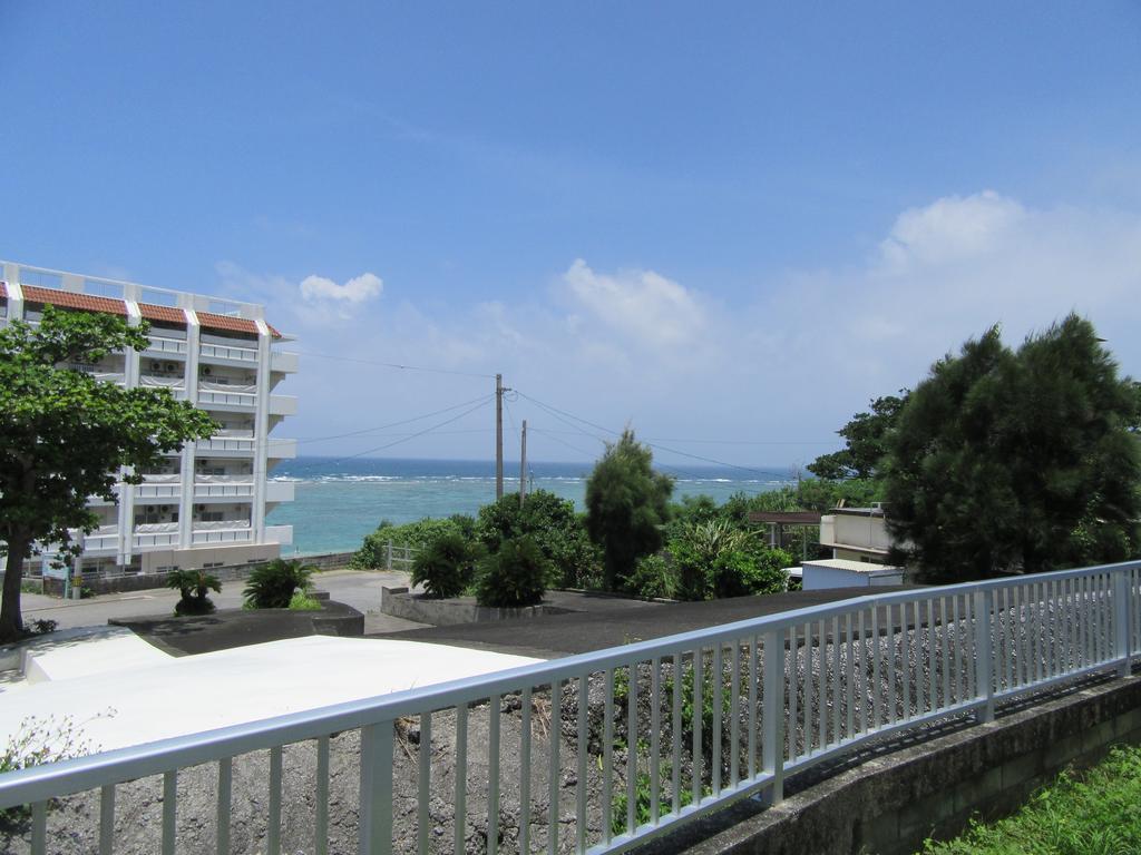 Guest House Diamond Йомитан Экстерьер фото